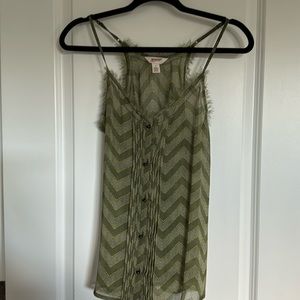 Green zigzag tank